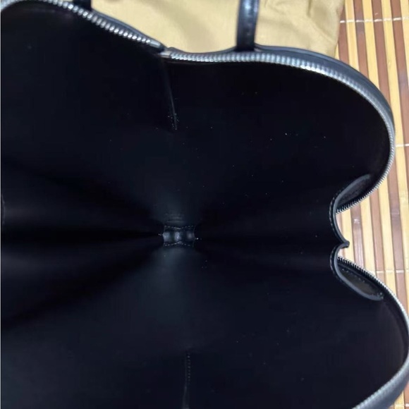 Alaia Black Heart Crossbody Bag - Picture 6 of 6